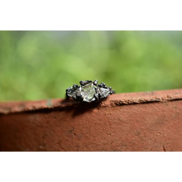 alternative raw diamond engagement rings, raw crystal size 4 5 6 7 8 8 9 10 11 - Picture 3 of 7